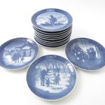 673 2125 CHRISTMAS PLATES